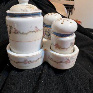 Vintage floral salt & pepper w/creamer set